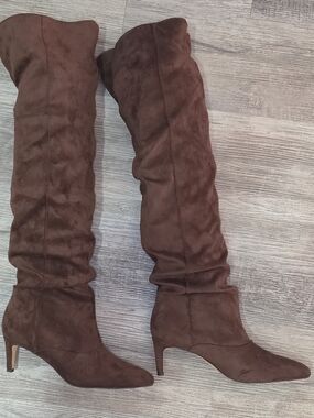 Solo Women's Brown Suede Knee-High Heeled Boots